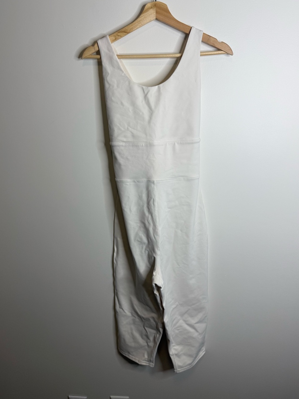 ALO Yoga One Piece jumpsuit capris white sports bra High support large